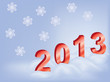 Красная надпись 2013 торчащая из сугроба. На заднем плане синий фон и падающие снежинки.