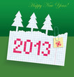 На зелёном фоне обрывок тетрадного листа в клетку, на котором написано красными буквами 2013, 3 ёлочки и надпись золотыми витыми буквами Happy New Year
