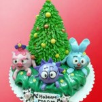 Детский новогодний торт Смешарики. Нюша, Ёжик и Крош сидят под ёлочкой