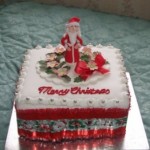 Стильный новогодний торт, украшенный Сантой из марципана