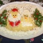 Сырный салат в форме Деда Мороза и Снегурочки. Для оформления понадобился белок, желток и немного моркови